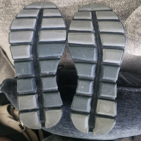 Worn one time! On Cloud shoes - Picture 6 of 6